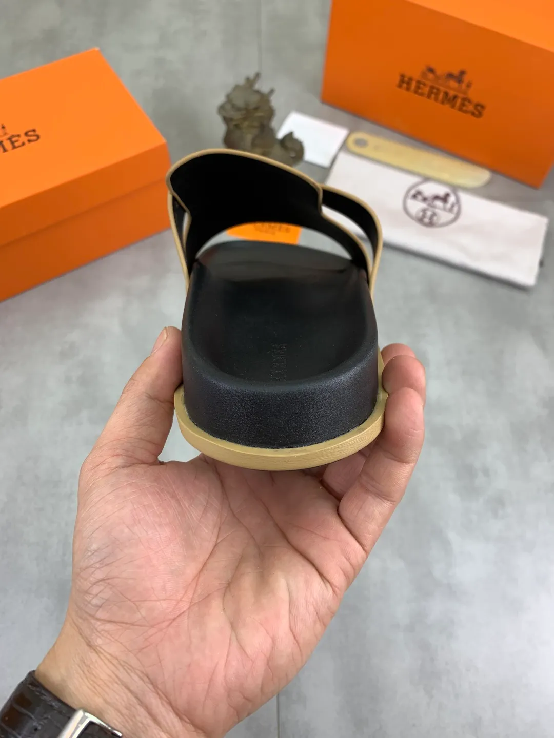 Men's shoes 💰P440 New [HERMES] high-end quality new Hermès slippers, made of imported cross-grain calfskin, wear-resistant and non-slip rubber outsole. Fashionable and elegant code number: 39-44 (38 45 46 customized)
